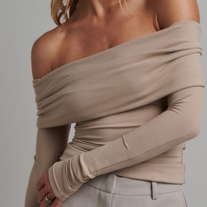Women's Off-the-shoulder Fashion Tops T T-shirt - Image 2