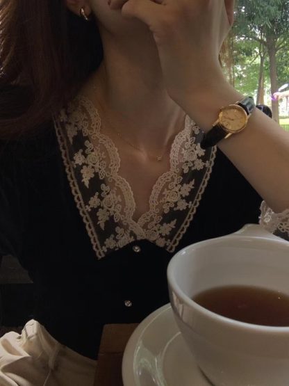 Lace V-neck Retro French Short Temperamental Pleuche Shirt - Image 3